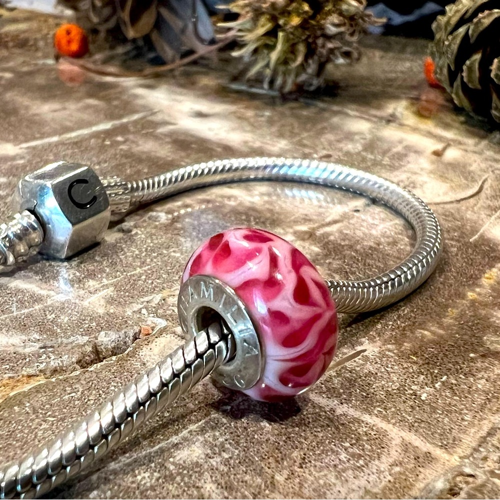New Authentic Chamilia Swarovski Fuchsia Flames Murano Bead Fuchsia Pink White